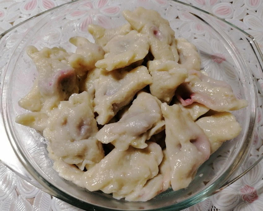 Домашние вареники с вишней