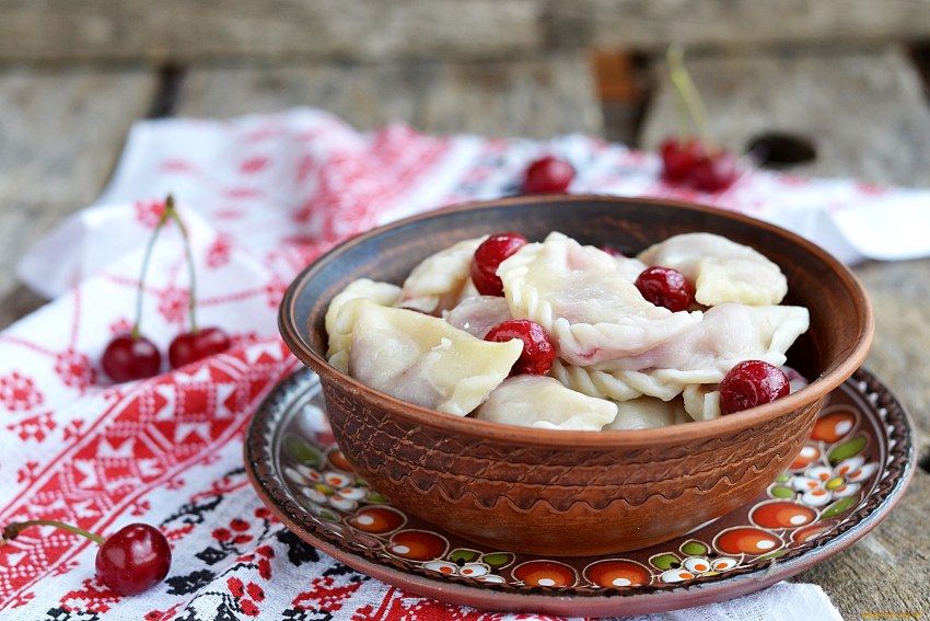 Вареники с вишней