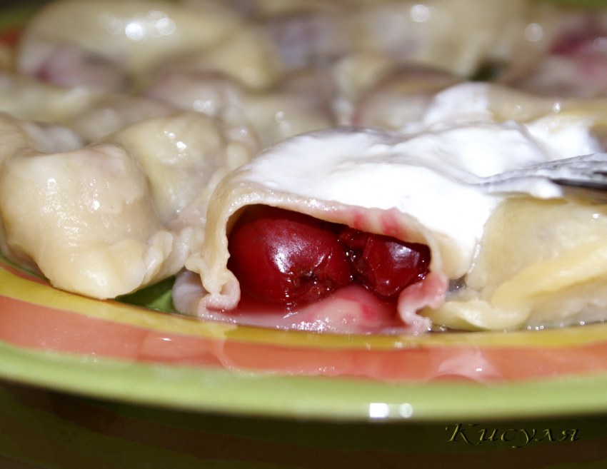 Пельмени с вишней