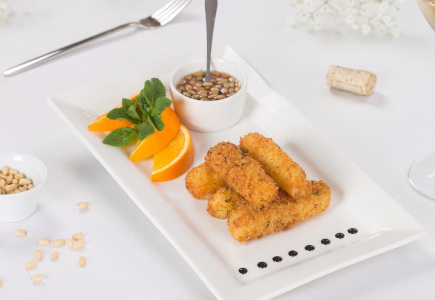 Палочки из куриных грудок во фритюре с медом