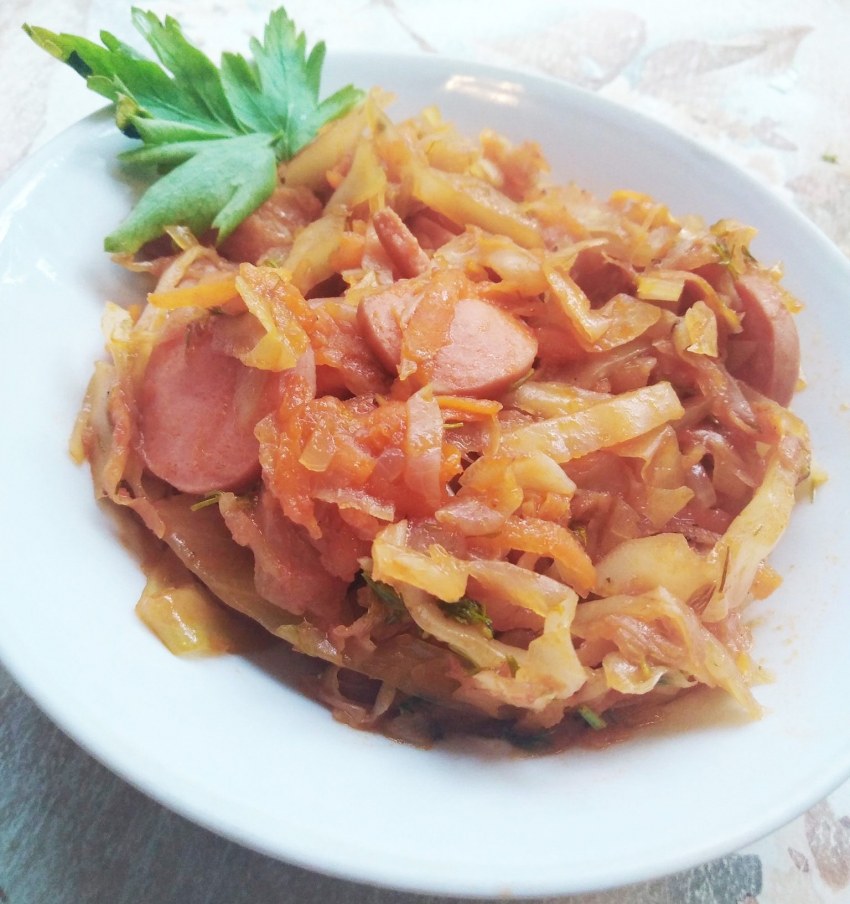 Квашеная капуста с сосисками