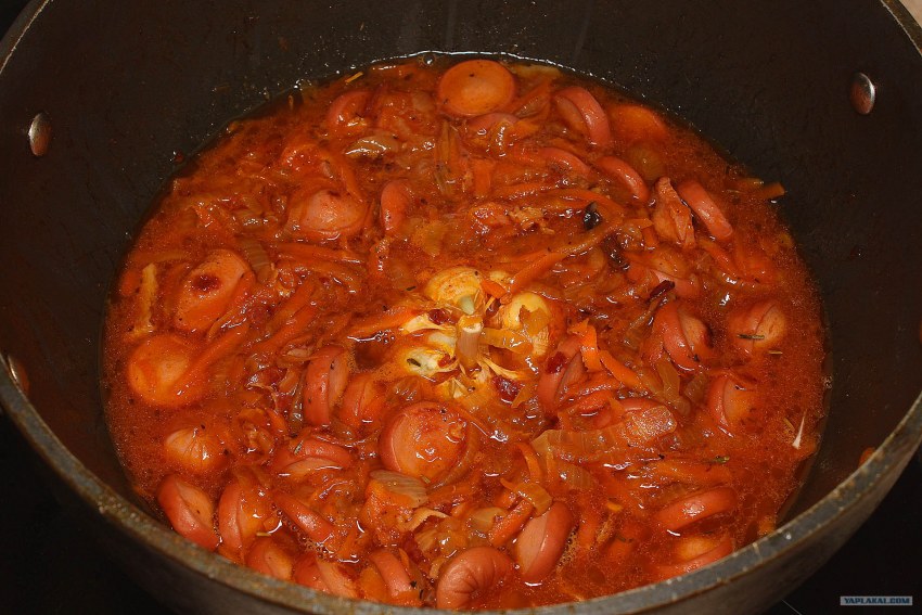 Тушеная капуста с сардельками
