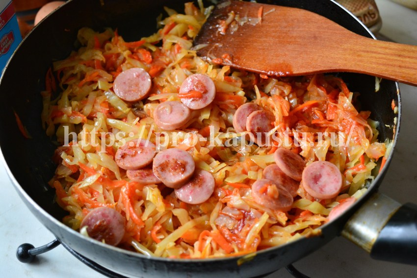 Капуста тушёная с курицей в духовке
