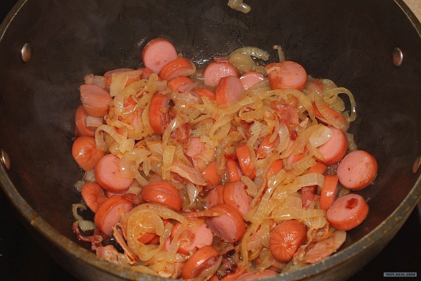 Тушёная капуста с сосисками