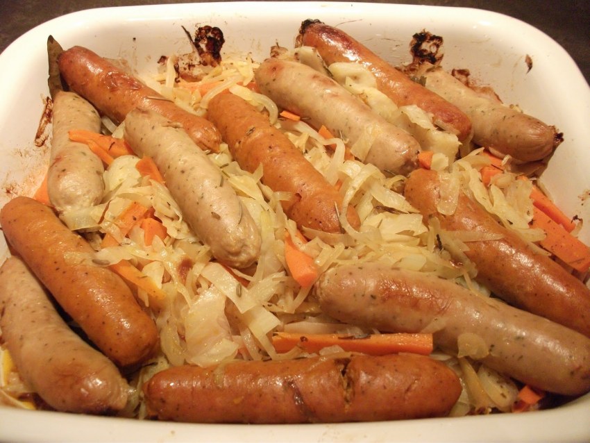 Жареная капуста с сосисками