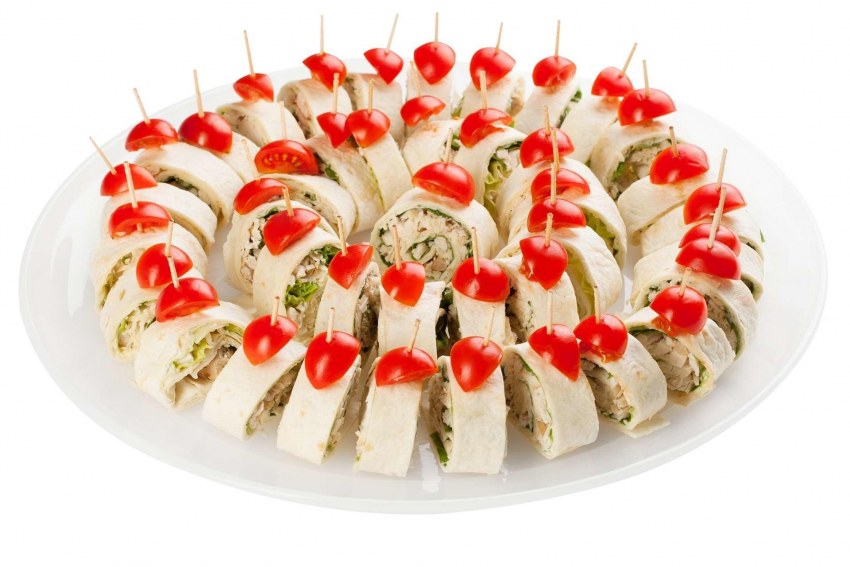 Канапешки с оливками и красной рыбой