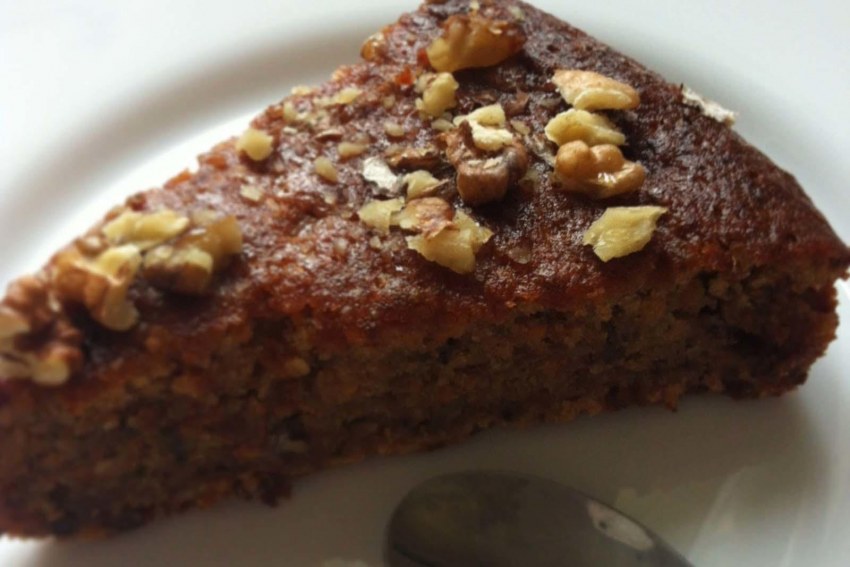 Морковный пирог с орехами и какао