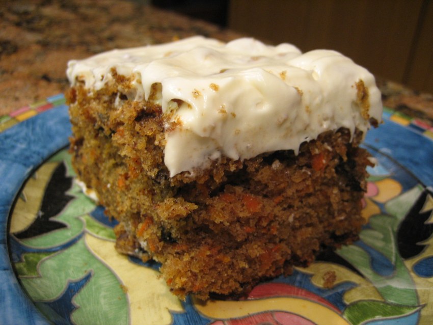 Морковный торт с грецкими орехами и корицей