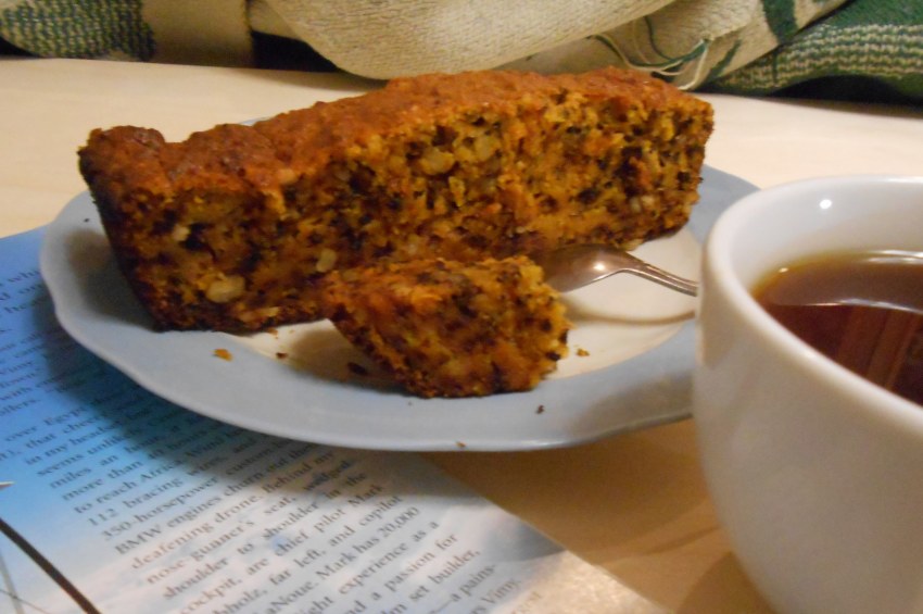 Морковный торт с орехами и корицей