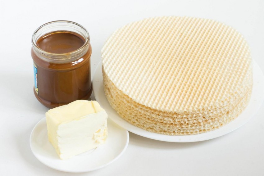 Шоколадный торт с арахисом