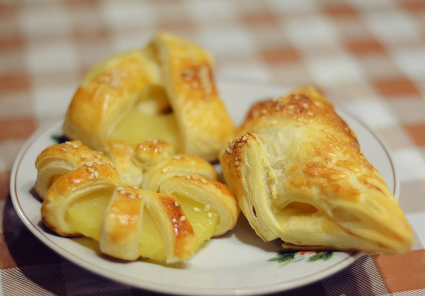 Слойки с ананасом