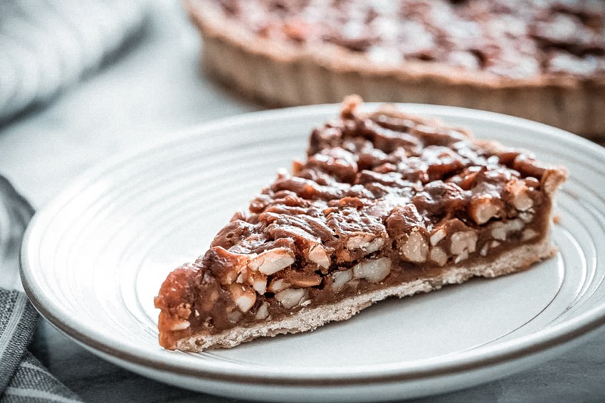 Медовый пирог с грецкими орехами