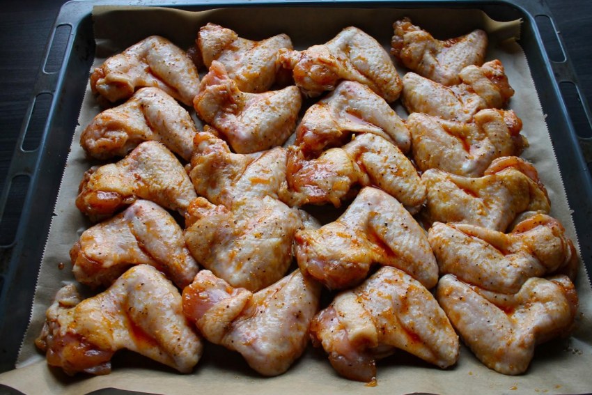 Острый крылышки с макаронами