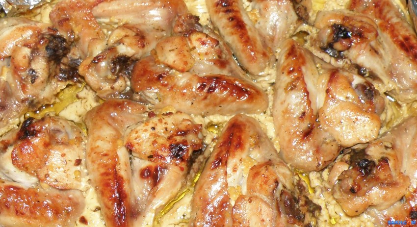Куриные крылышки в духовке с корочкой с картошкой