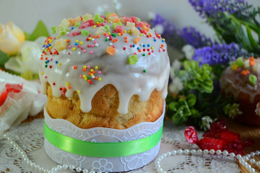 Пасхальный кулич с цукатами