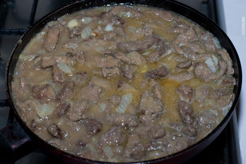 Бефстроганов из свинины с грибами