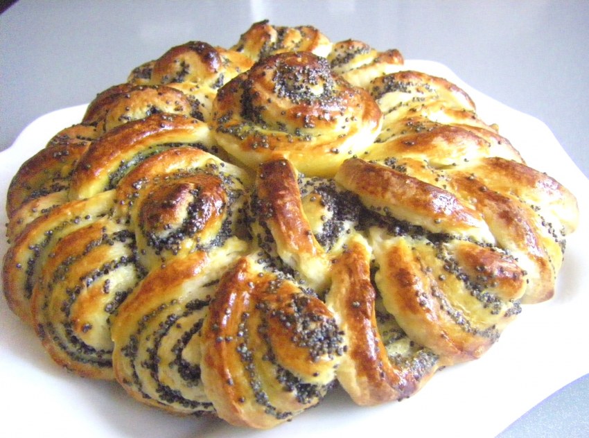 Булочка с маком