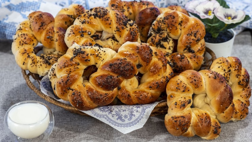 Сдобные булочки с маком