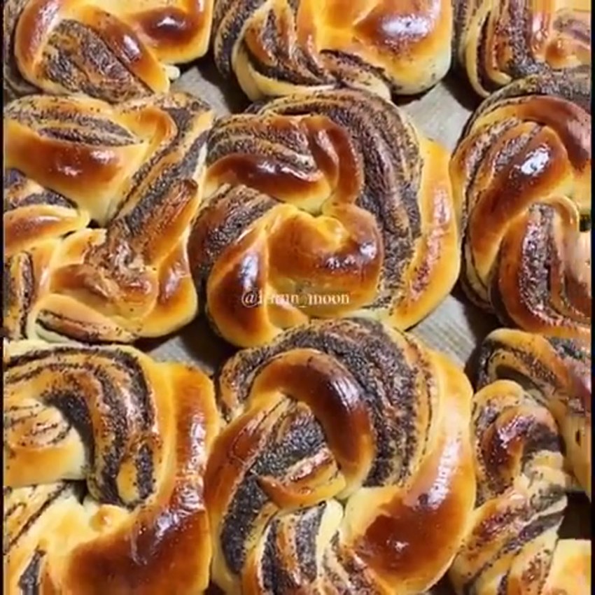 Булка сдобная с маком