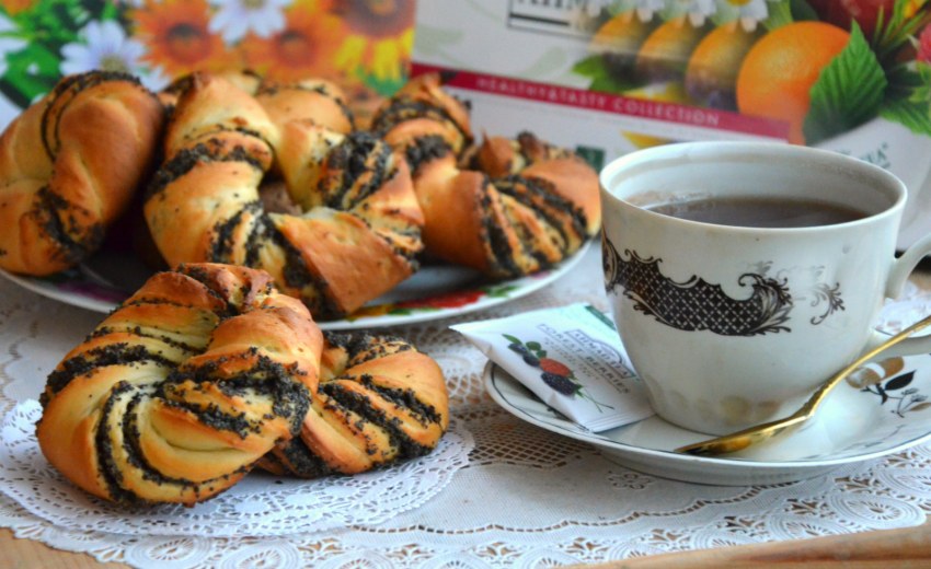 Булочки с маком из слоеного теста
