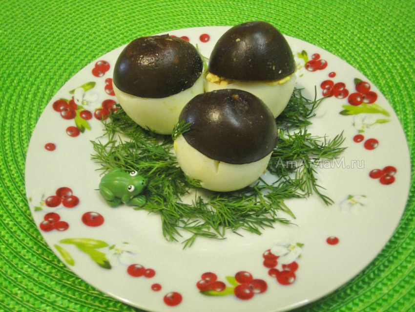 Фаршированные яйца грибочки