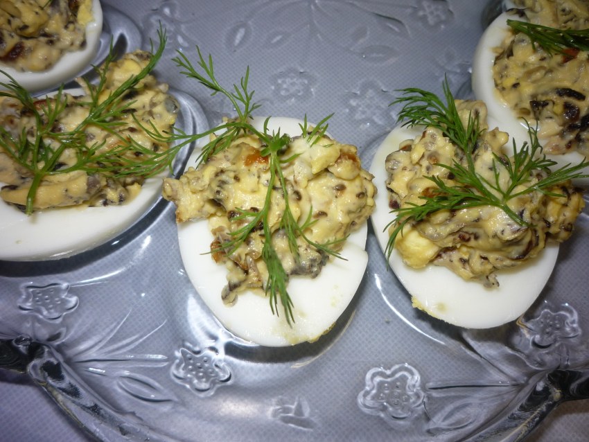 Яйца фаршированные луком