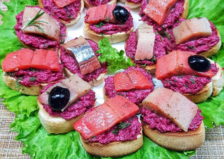 Бутерброды с селедкой