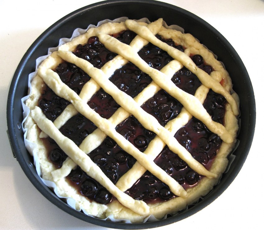 Пирог с брусникой
