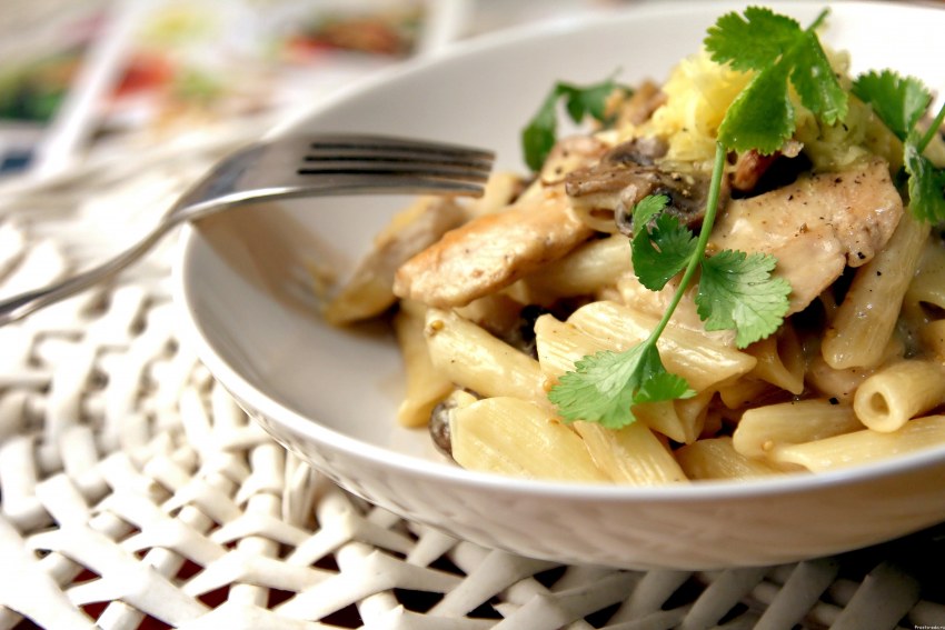 Макароны с куриным филе
