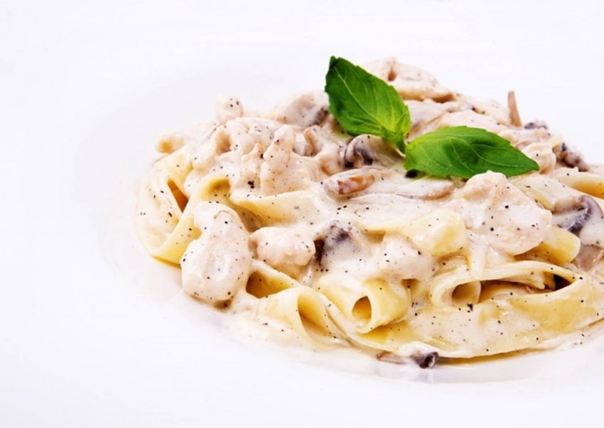 Паста тальятелле с курицей и грибами