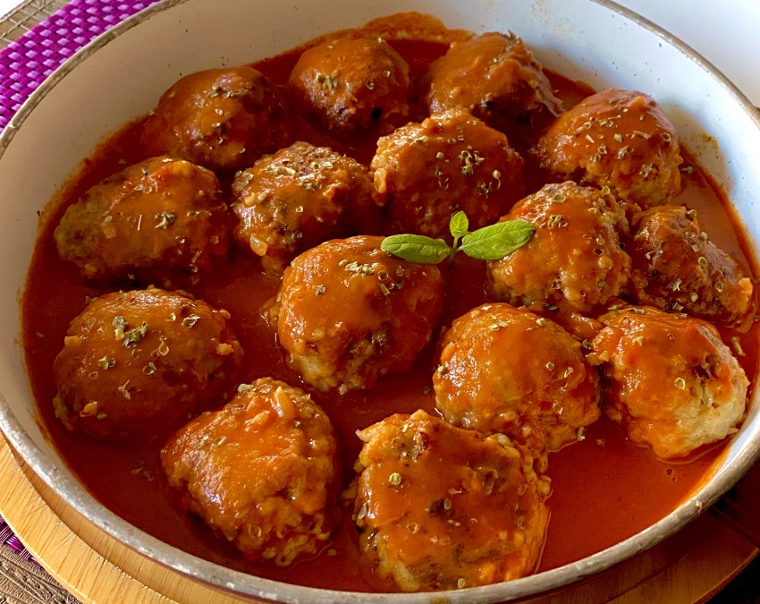 Тефтели мясные в томатном соусе