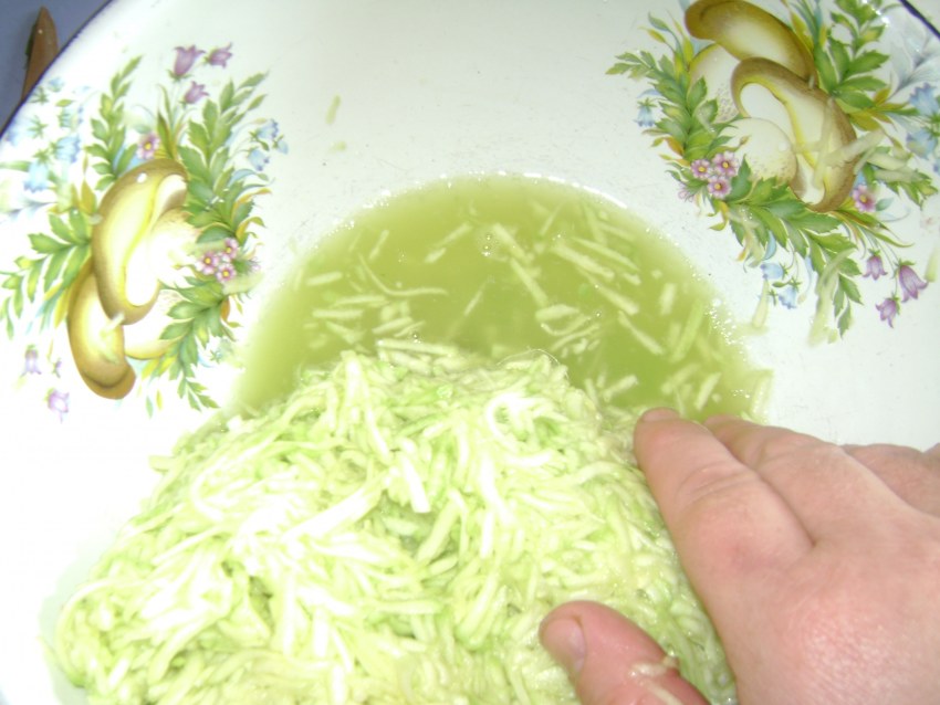 Лук репчатый на терке