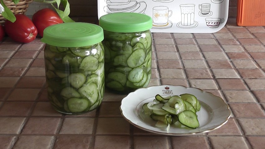 Салат на зиму из огурцов с чесноком и зеленью