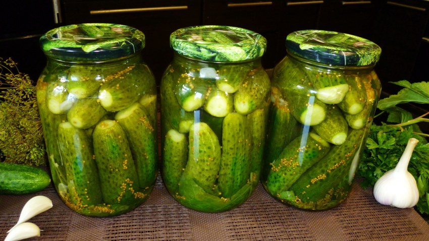 Огурцы маринованные