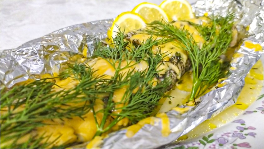 Камбала с морковью и луком в духовке