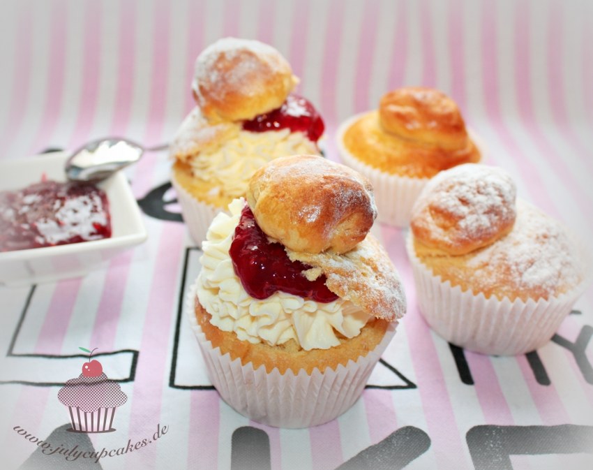 Булочки с маслом и джемом