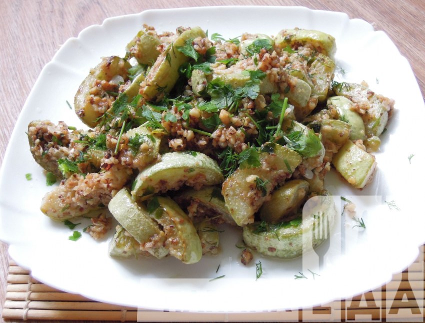 Жареные кабачки с грецкими орехами