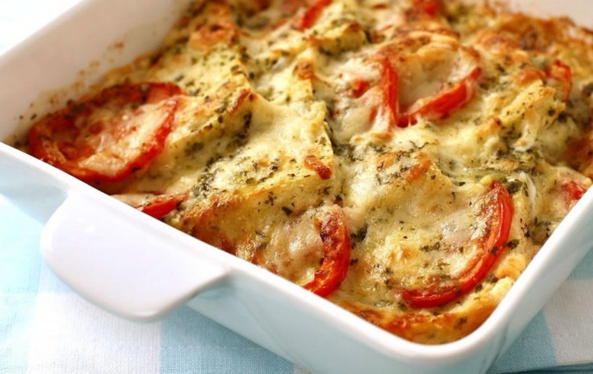 Запечённая рыба в духовке с сыром и помидорами
