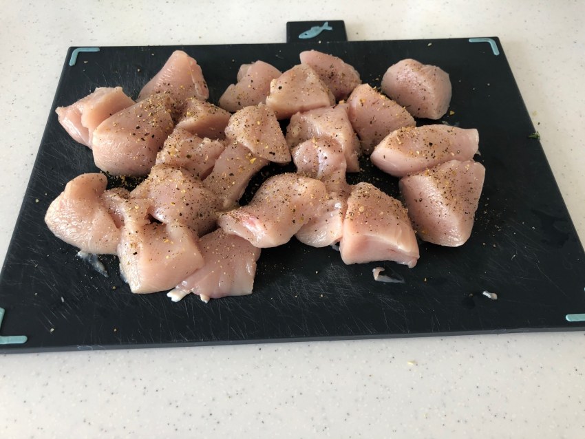 Салат шашлычок из куриной грудки