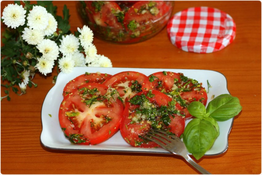 Закуска с помидорами