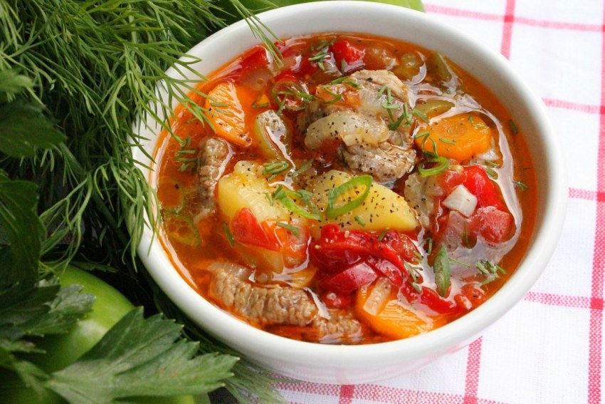 Гуляш из говядины по-венгерски