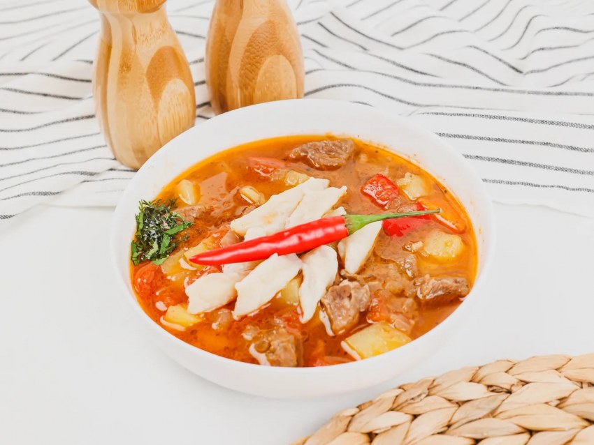 Goulash произношение
