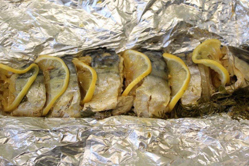 Сочная скумбрия в духовке