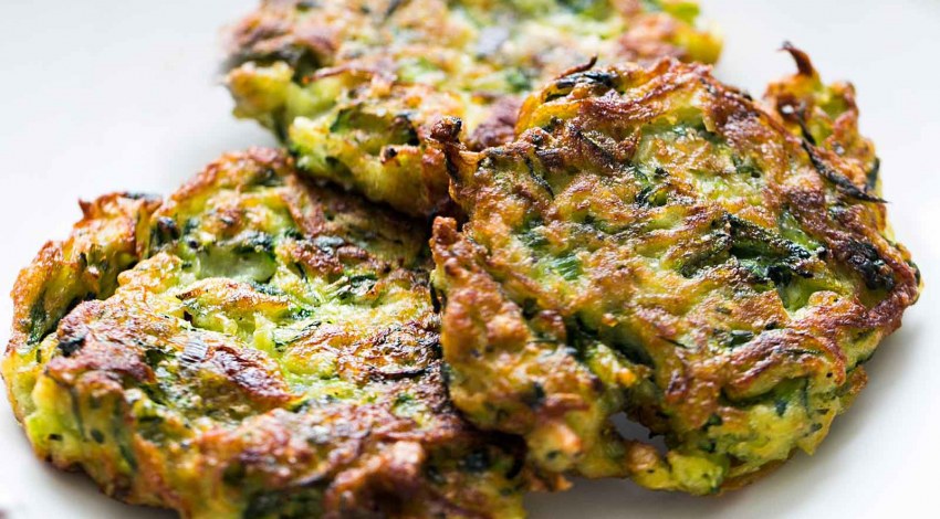 Оладьи с колбасой и сыром