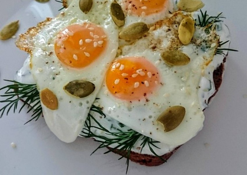 Перепелиные яйца на тарелки