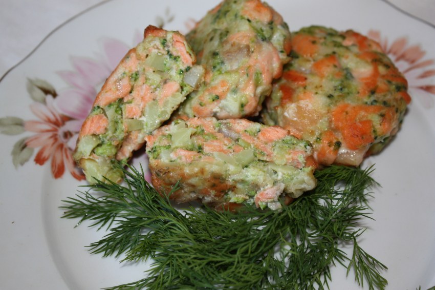 Рыбные котлеты с овощами