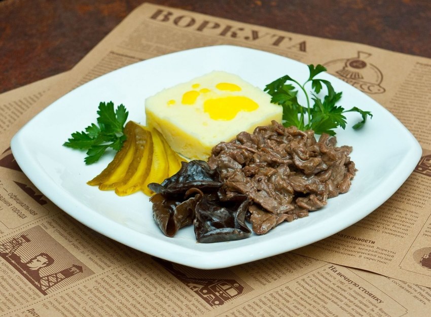 Бефстроганов из говядины с картофельным пюре