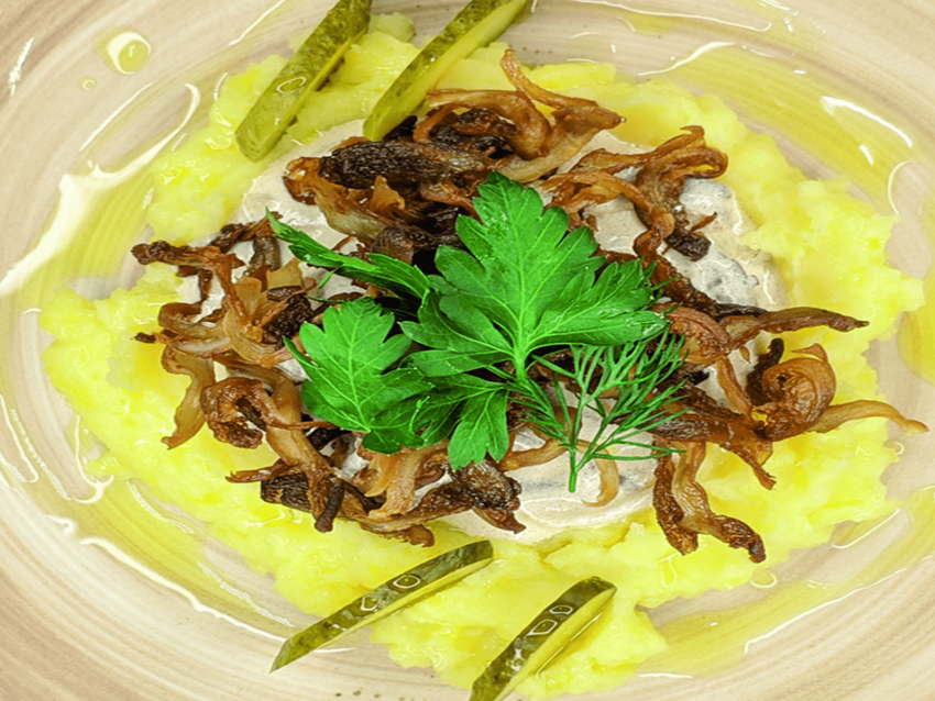 Бефстроганов из говядины с грибами шампиньонами