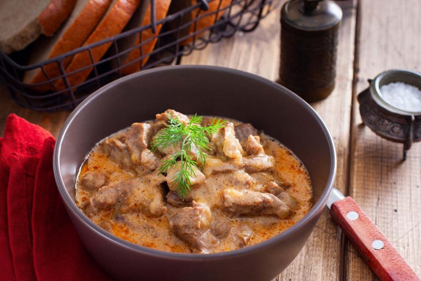 Картофельное пюре с солеными огурцами