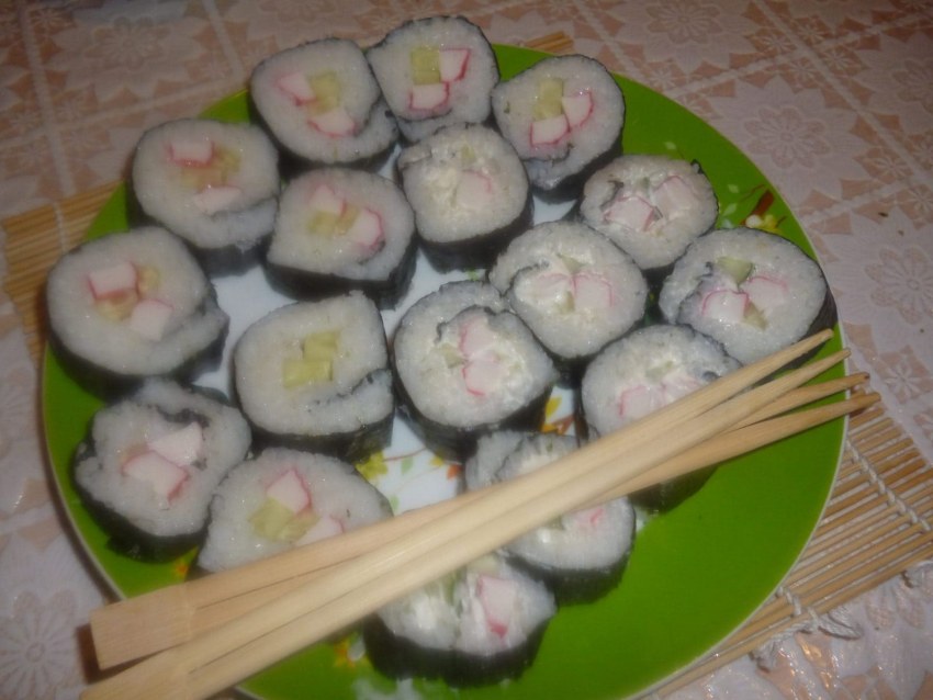 Запеченные роллы с крабовыми палочками
